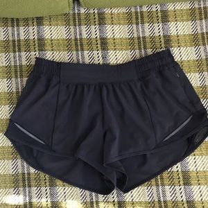 NWOT Lululemon black Hotty hot shorts. Sz. 10 reg
